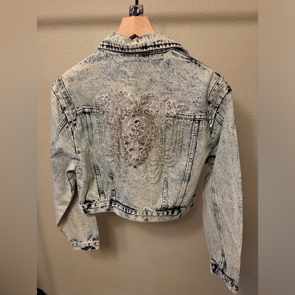 Check this girl out!! She is fire NWT M